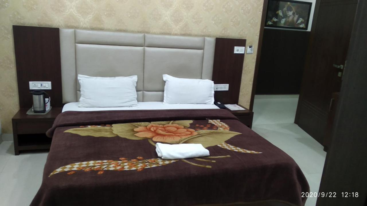 Hotel Popular Amritsar Dış mekan fotoğraf
