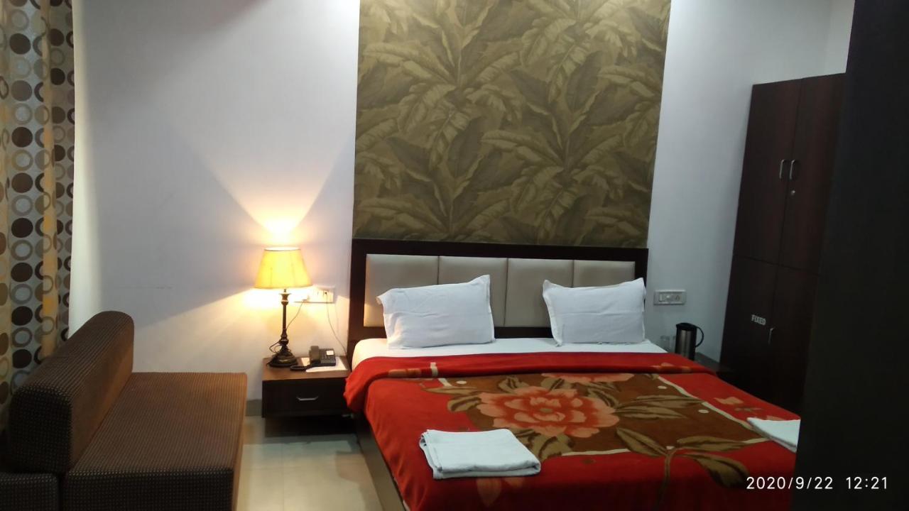 Hotel Popular Amritsar Dış mekan fotoğraf