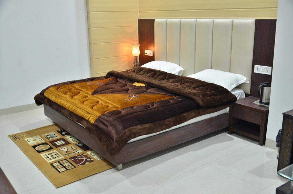 Hotel Popular Amritsar Dış mekan fotoğraf
